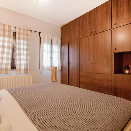 Apartment Varousi.traditional House In Old Town Of 1 *